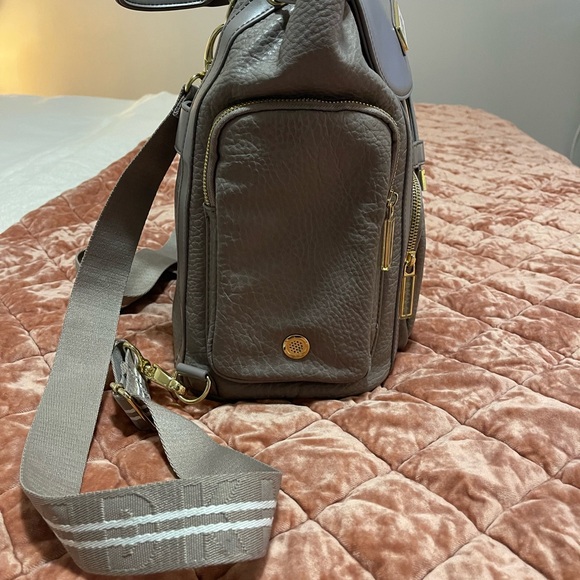 DKNY RAPTURE BACKPACK - Picture 6 of 8